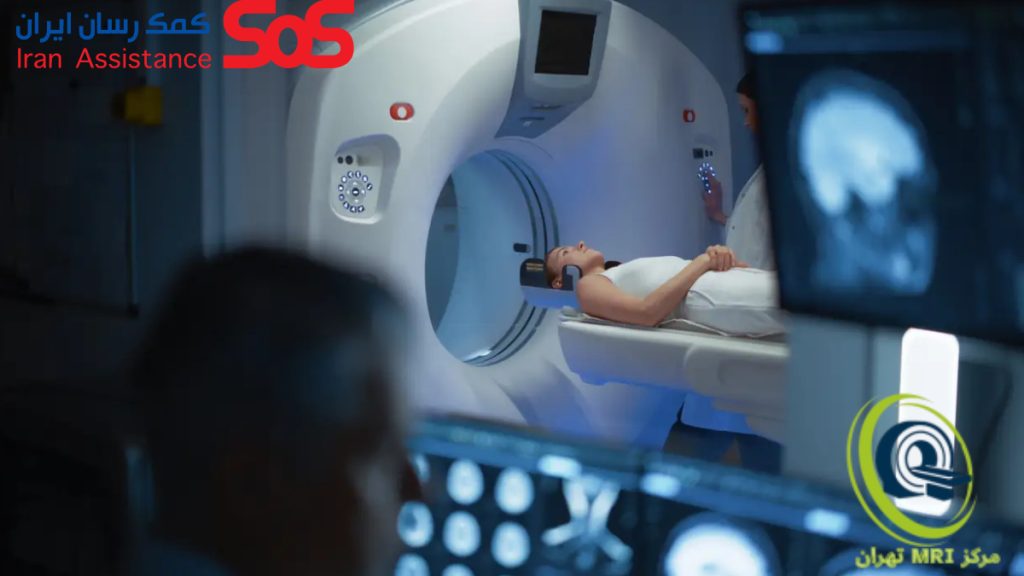بیمار در حال ام آر آی و پزشک از بیرون در حال نظارت 